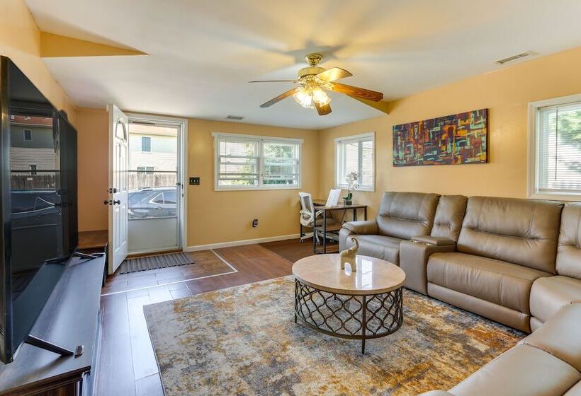 Keansburg Home W/ Private Hot Tub!