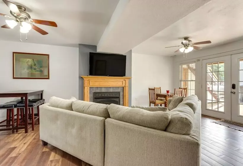 Fire Pit & Dock: Lake Of The Ozarks Retreat!