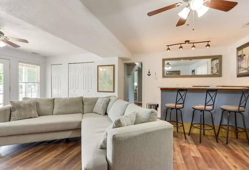 Fire Pit & Dock: Lake Of The Ozarks Retreat!