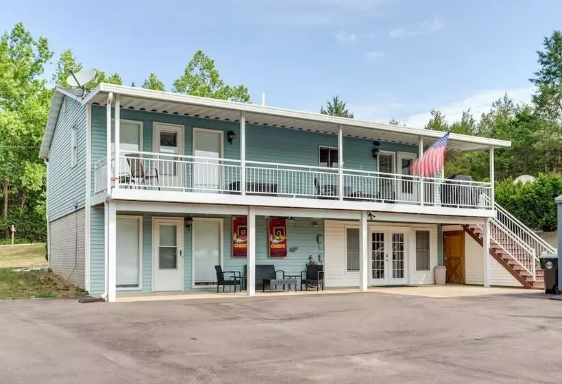 Fire Pit & Dock: Lake Of The Ozarks Retreat!