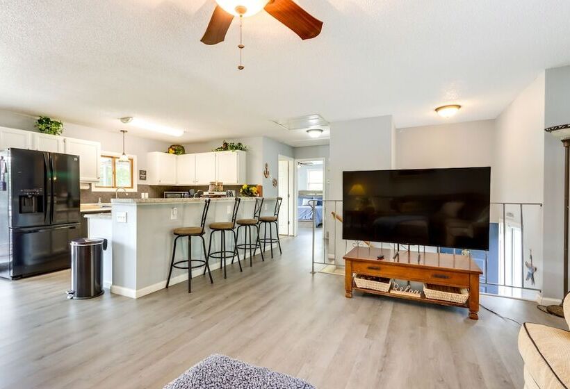 Fire Pit & Dock: Lake Of The Ozarks Retreat!