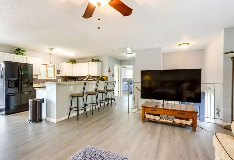 Fire Pit & Dock: Lake Of The Ozarks Retreat!