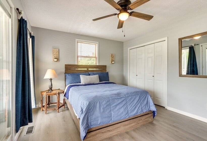 Fire Pit & Dock: Lake Of The Ozarks Retreat!