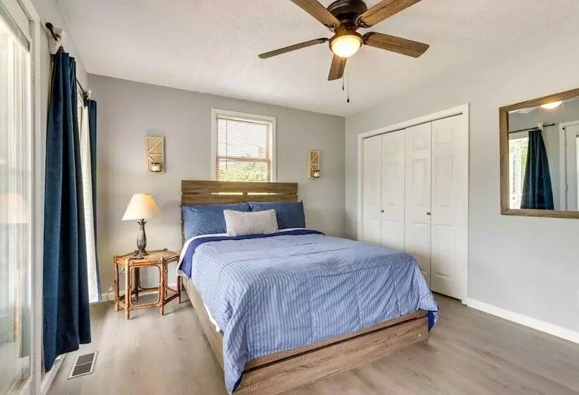 Fire Pit & Dock: Lake Of The Ozarks Retreat!