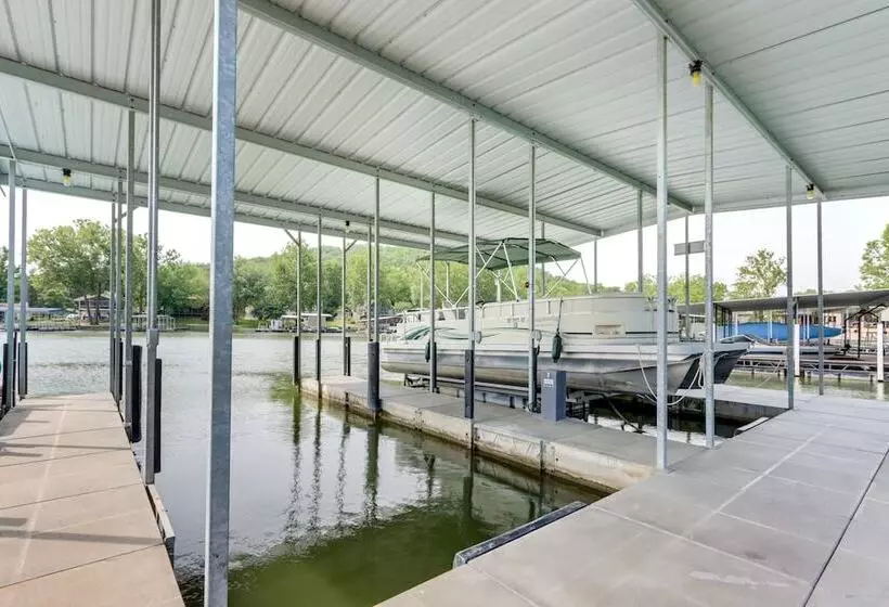 Fire Pit & Dock: Lake Of The Ozarks Retreat!