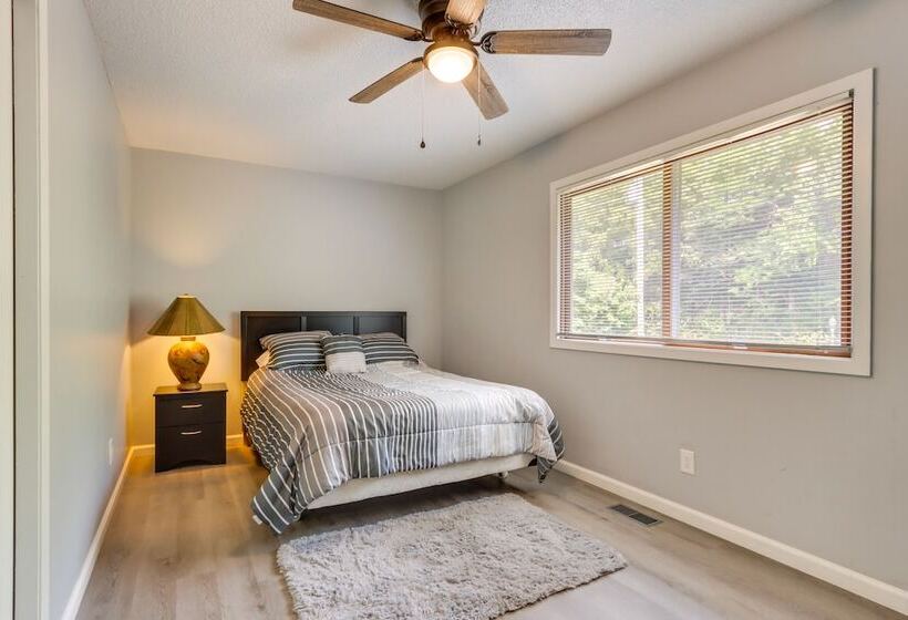 Fire Pit & Dock: Lake Of The Ozarks Retreat!