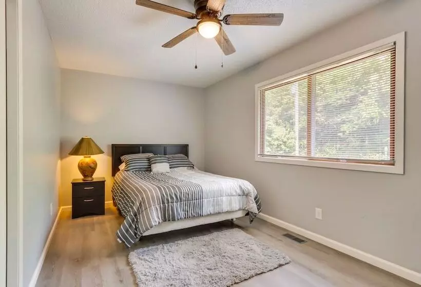 Fire Pit & Dock: Lake Of The Ozarks Retreat!