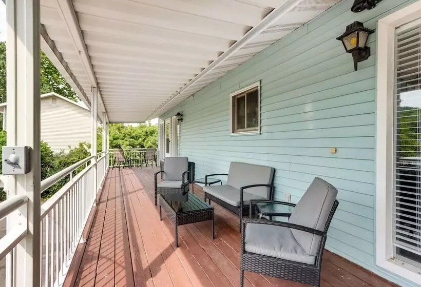 Fire Pit & Dock: Lake Of The Ozarks Retreat!