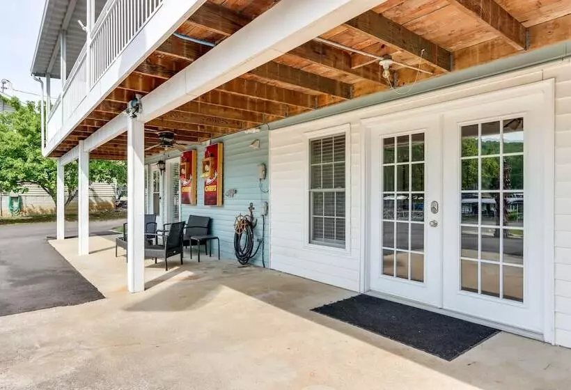 Fire Pit & Dock: Lake Of The Ozarks Retreat!