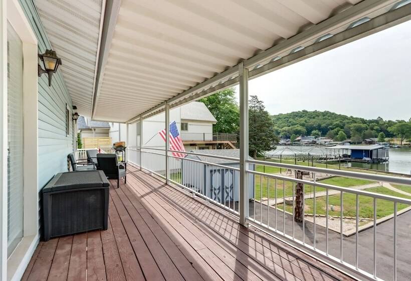 Fire Pit & Dock: Lake Of The Ozarks Retreat!