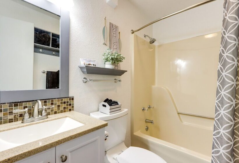 Fire Pit & Dock: Lake Of The Ozarks Retreat!