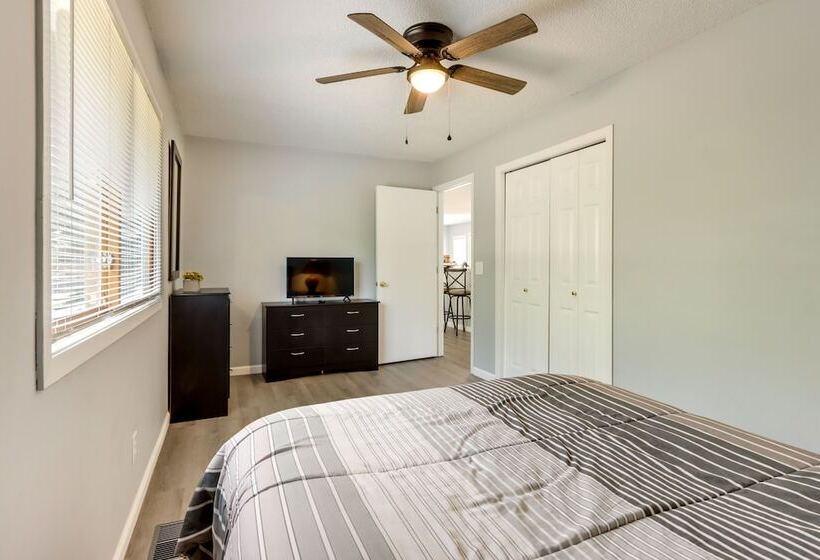 Fire Pit & Dock: Lake Of The Ozarks Retreat!