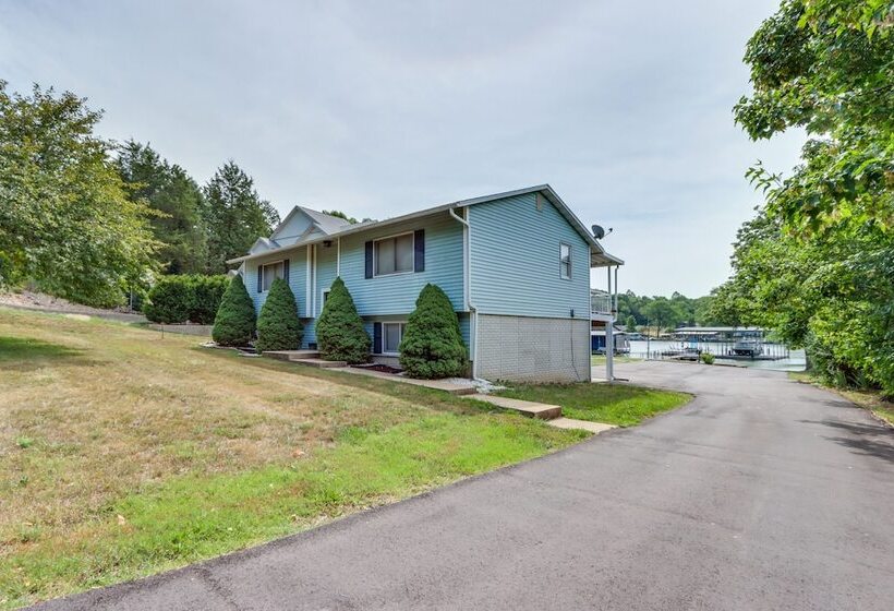 Fire Pit & Dock: Lake Of The Ozarks Retreat!