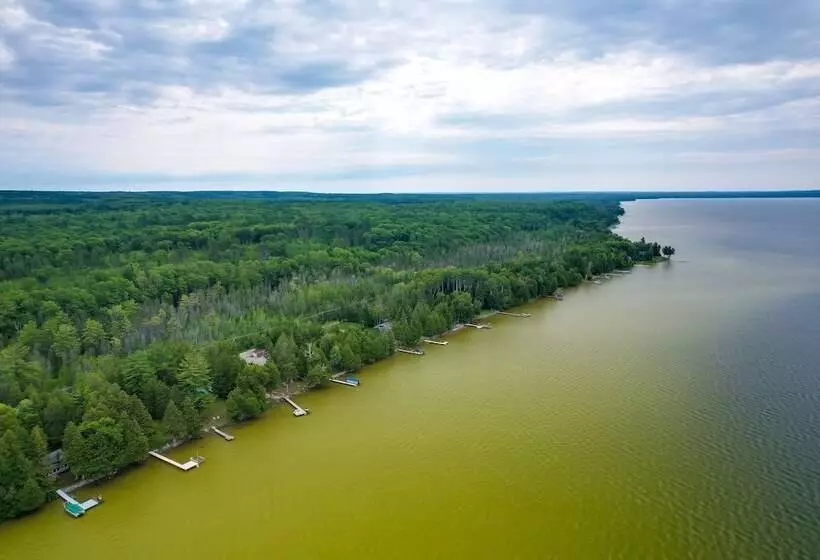Lakefront Michigan Abode W/ Deck & Fire Pit!