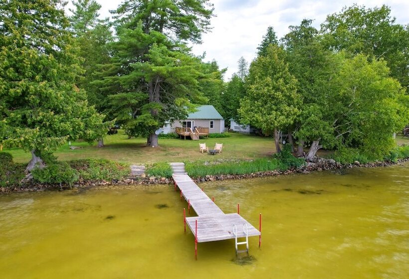 Lakefront Michigan Abode W/ Deck & Fire Pit!