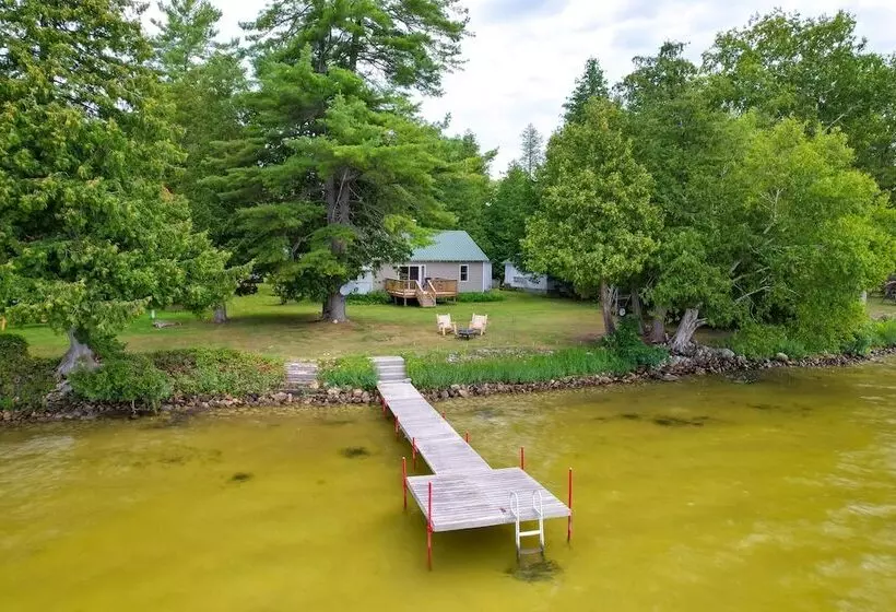 Lakefront Michigan Abode W/ Deck & Fire Pit!