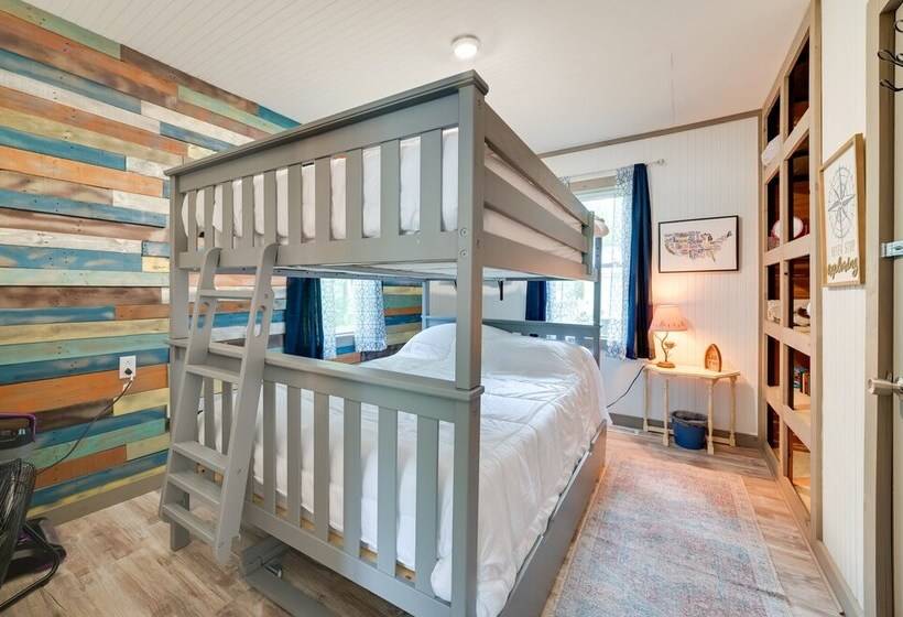 Lakefront Michigan Abode W/ Deck & Fire Pit!