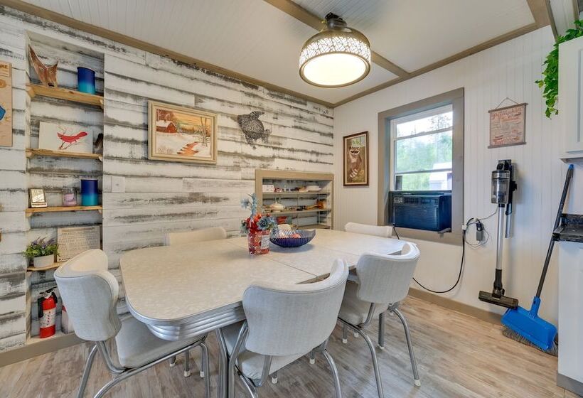 Lakefront Michigan Abode W/ Deck & Fire Pit!