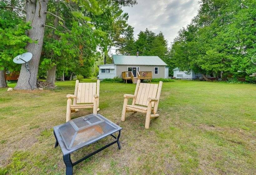 Lakefront Michigan Abode W/ Deck & Fire Pit!
