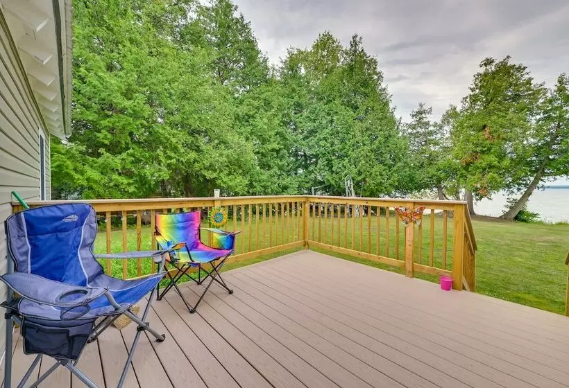 Lakefront Michigan Abode W/ Deck & Fire Pit!