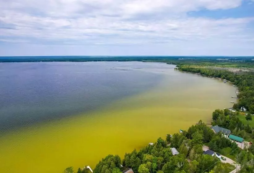 Lakefront Michigan Abode W/ Deck & Fire Pit!