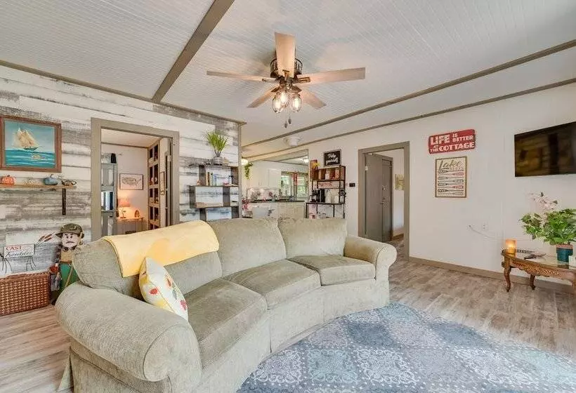 Lakefront Michigan Abode W/ Deck & Fire Pit!