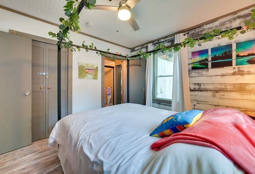 Lakefront Michigan Abode W/ Deck & Fire Pit!