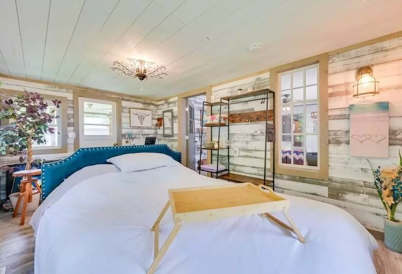 Lakefront Michigan Abode W/ Deck & Fire Pit!