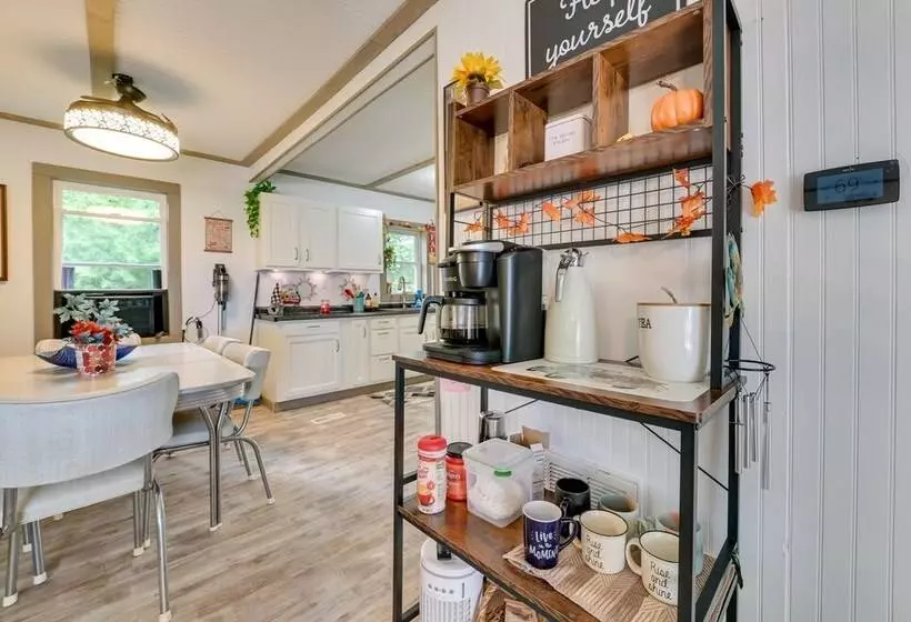 Lakefront Michigan Abode W/ Deck & Fire Pit!