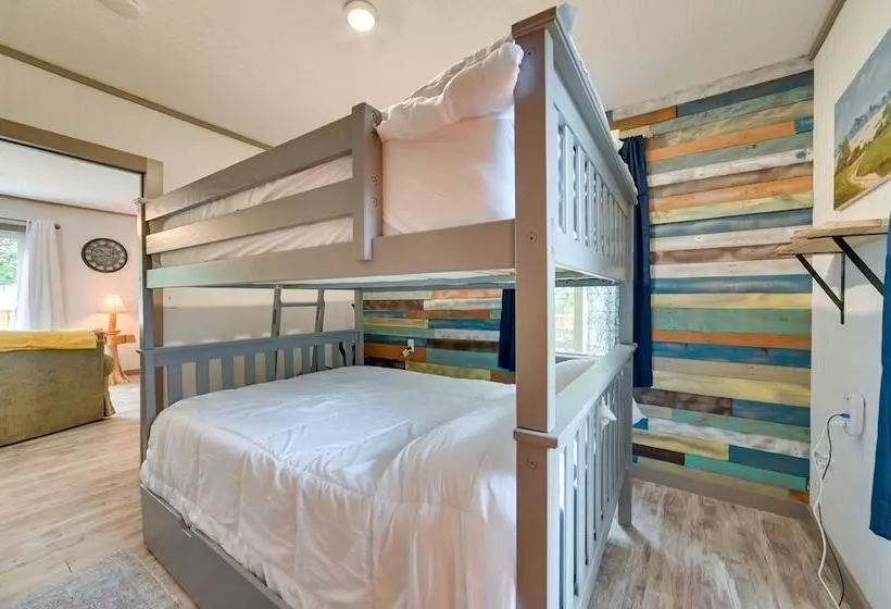 Lakefront Michigan Abode W/ Deck & Fire Pit!