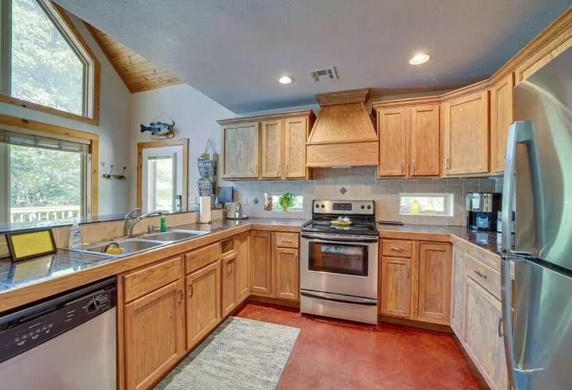 Lakefront Paradise In Eucha: Boat Dock, Fire Pit!