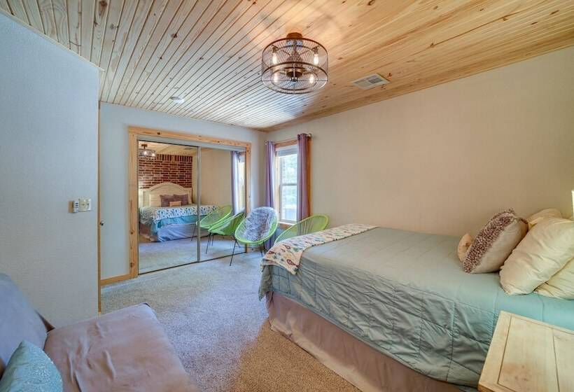 Lakefront Paradise In Eucha: Boat Dock, Fire Pit!