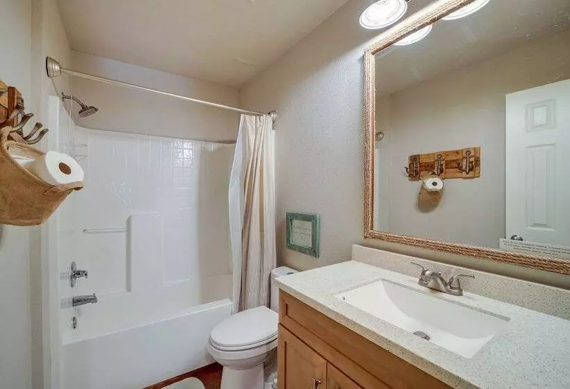 Lakefront Paradise In Eucha: Boat Dock, Fire Pit!