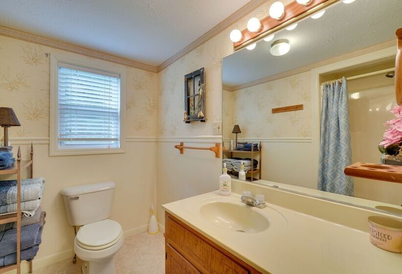 Lakefront Spring City Retreat W/ Boat Dock!