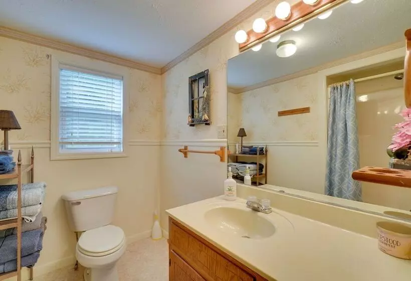 Lakefront Spring City Retreat W/ Boat Dock!
