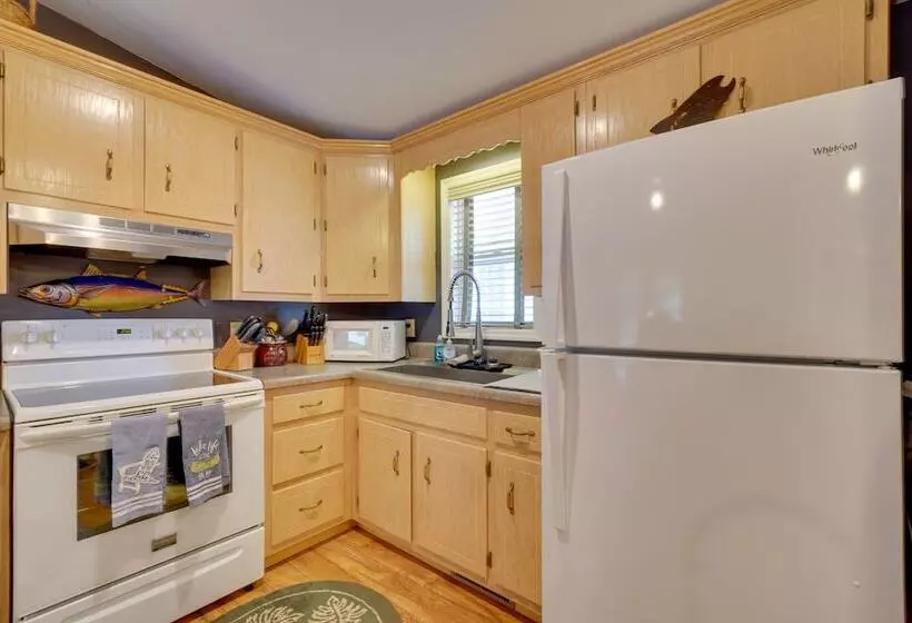 Lakefront Spring City Retreat W/ Boat Dock!