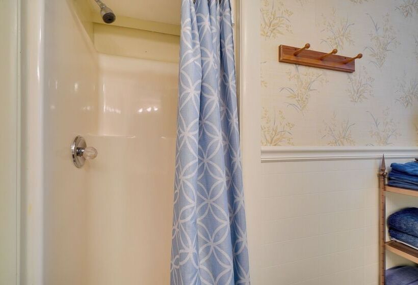 Lakefront Spring City Retreat W/ Boat Dock!