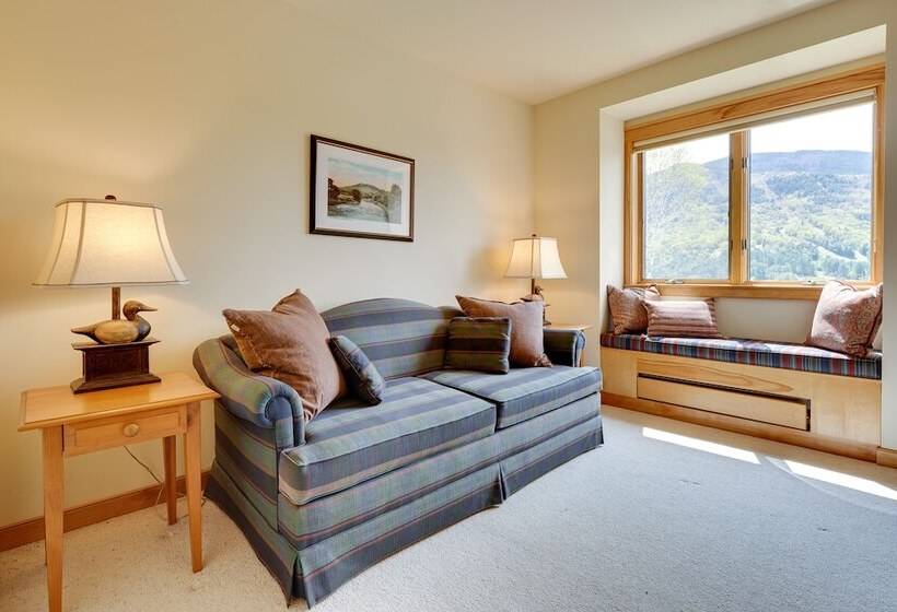 Luxury Vermont Vacation Rental: Private Hot Tub!