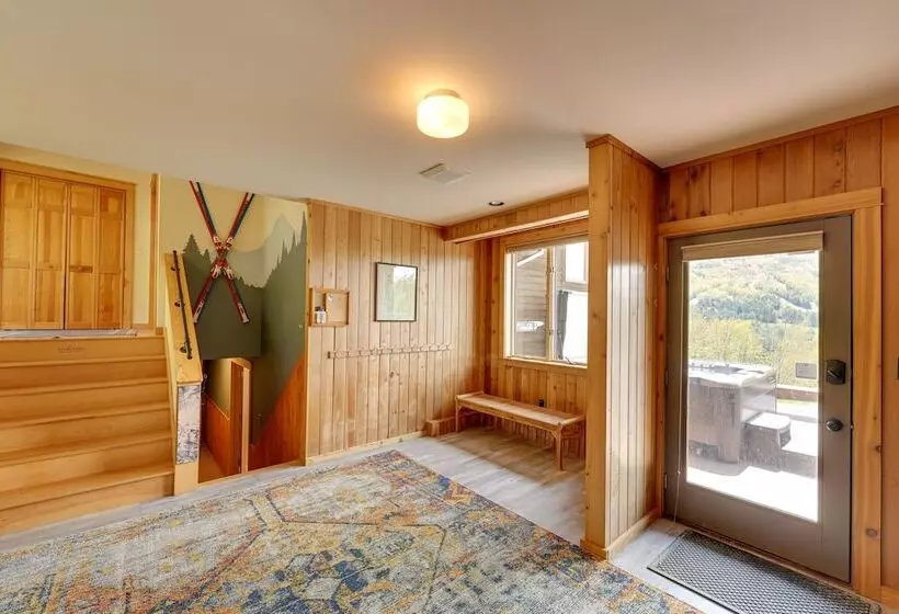 Luxury Vermont Vacation Rental: Private Hot Tub!