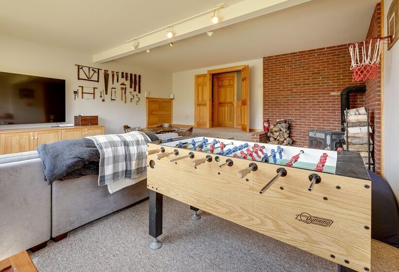 Luxury Vermont Vacation Rental: Private Hot Tub!