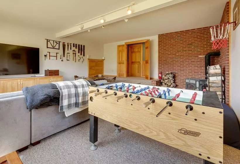 Luxury Vermont Vacation Rental: Private Hot Tub!