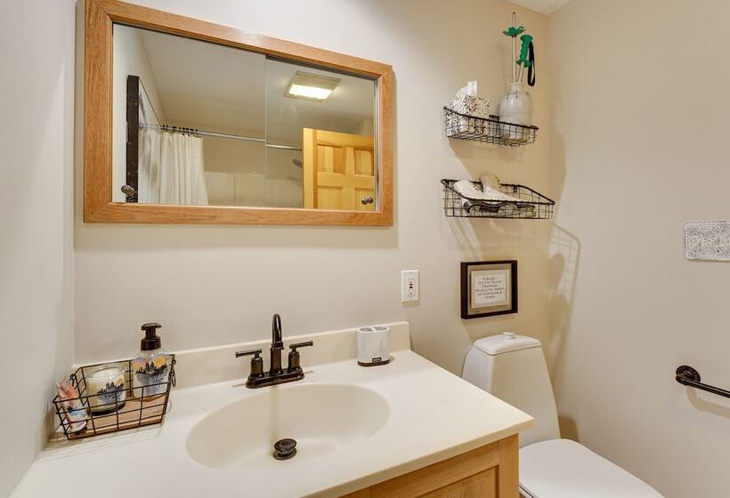 Luxury Vermont Vacation Rental: Private Hot Tub!