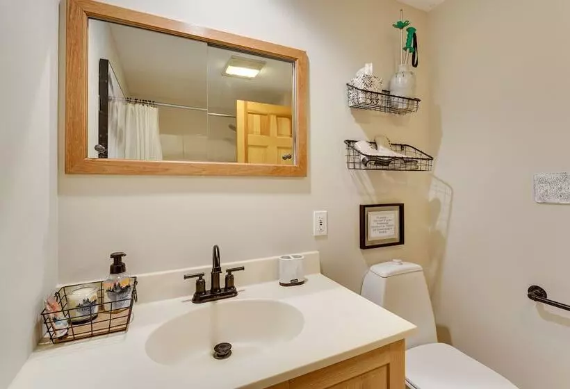 Luxury Vermont Vacation Rental: Private Hot Tub!