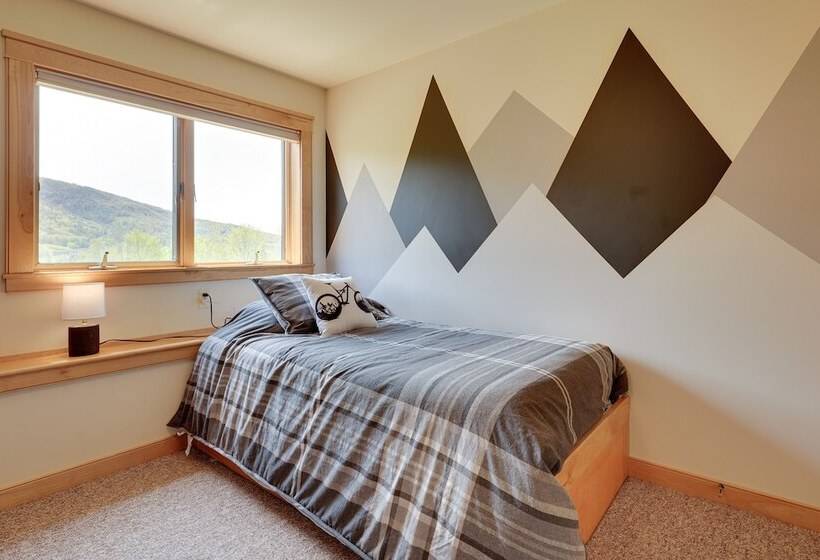 Luxury Vermont Vacation Rental: Private Hot Tub!