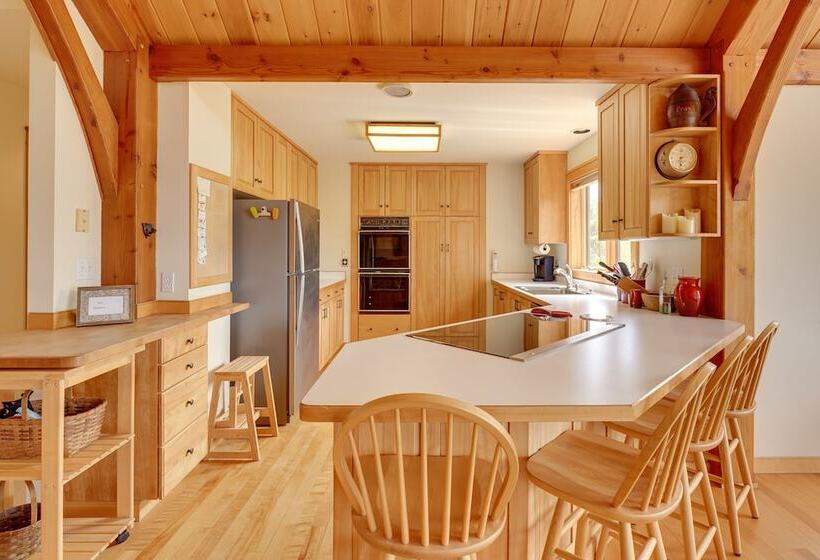 Luxury Vermont Vacation Rental: Private Hot Tub!