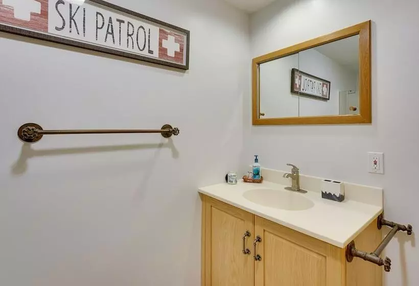 Luxury Vermont Vacation Rental: Private Hot Tub!