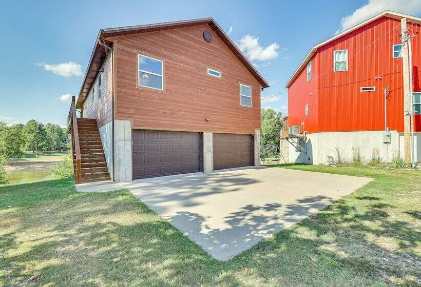 Magical Pineville Oasis: Gas Grill & Scenic Deck!