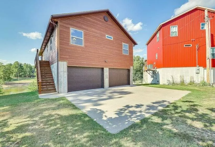 Magical Pineville Oasis: Gas Grill & Scenic Deck!