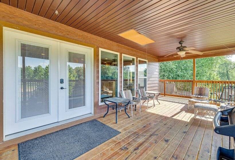 Magical Pineville Oasis: Gas Grill & Scenic Deck!