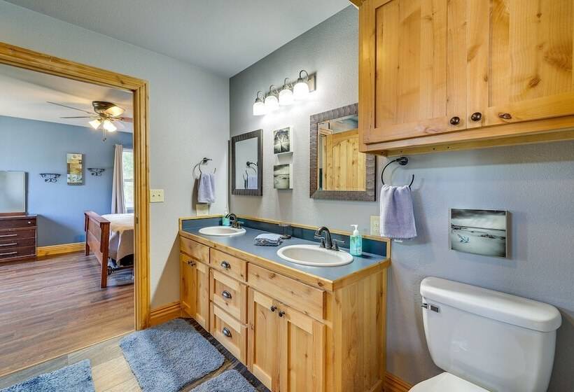 Magical Pineville Oasis: Gas Grill & Scenic Deck!